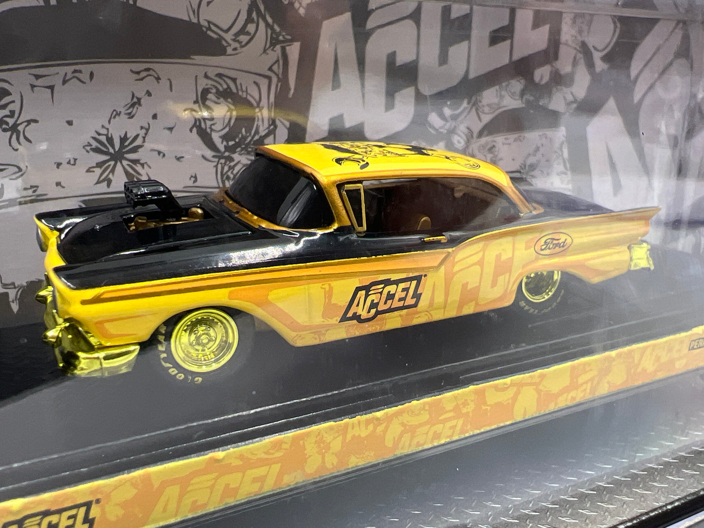 M2 Machines Auto Haulers CHASE Accel 1956 Ford COE & 1957 Ford Fairlane 500 R59