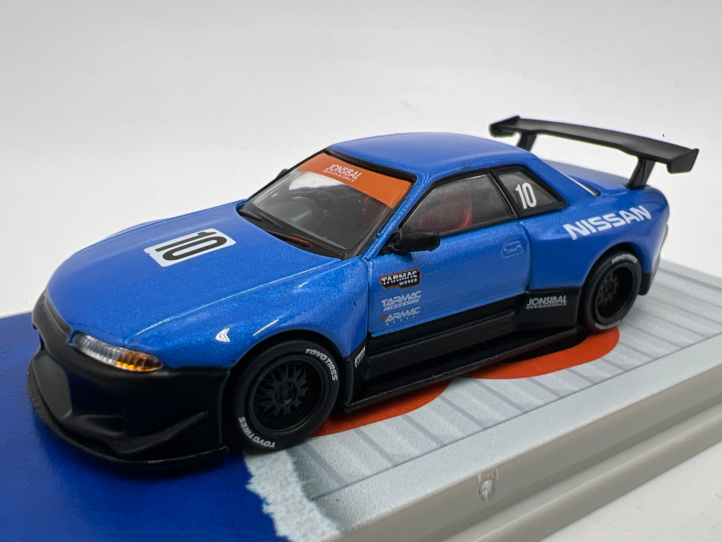 Tarmac Works 10th Anniversary Nissan Skyline R32 Widebody Jonsibal Blue/Black