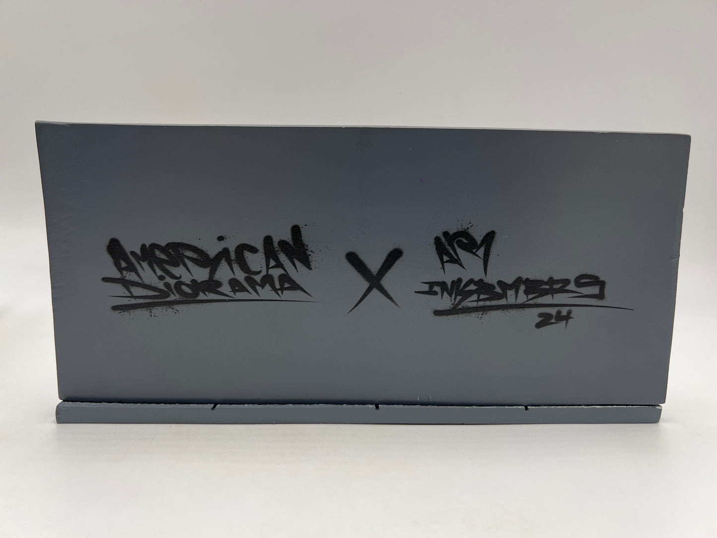 American Diorama 1:64 Mijo Exclusives LA Street Art Resin Diorama Graffiti Limited Edition W/Leaves (Car Not Included)