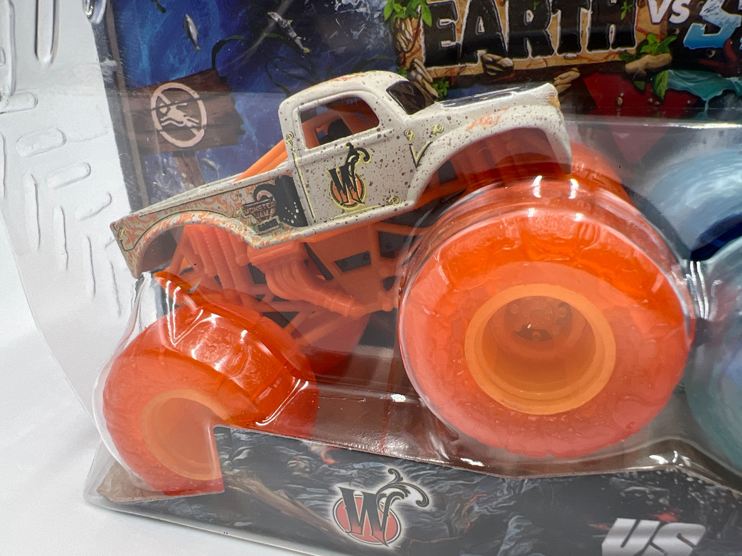 Monster Jam Earth Vs Surf Series 1 Walmart Exclusive Whiplash Vs Grave Digger
