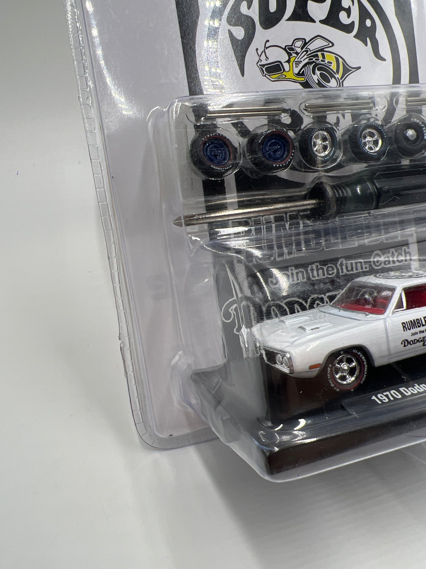 M2 Machines Auto-Wheels CHASE 1970 Dodge Super Bee 383 White R09
