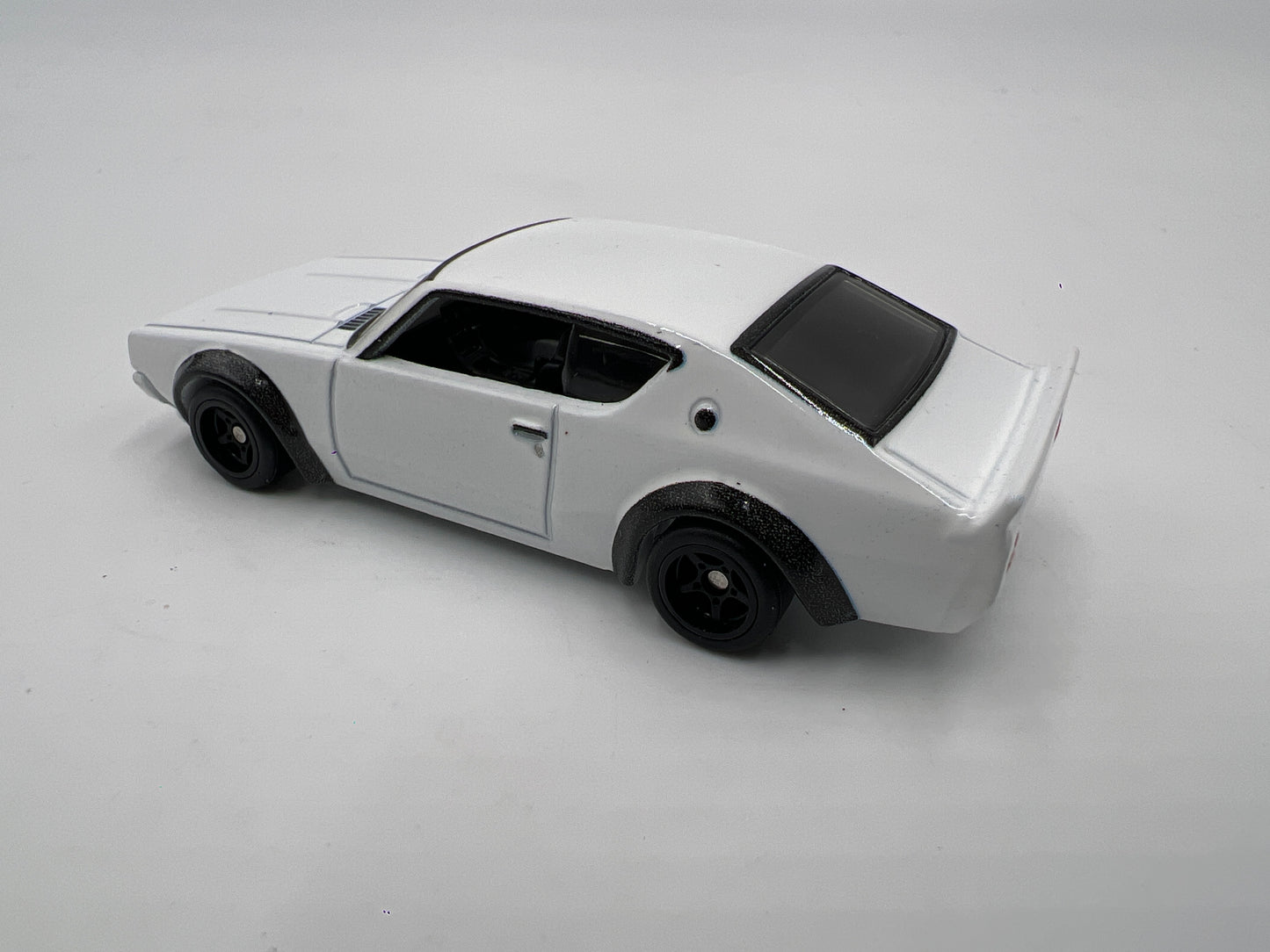 Hot Wheels Diorama Premium Nissan Skyline 2000GT-R LBWK White Loose