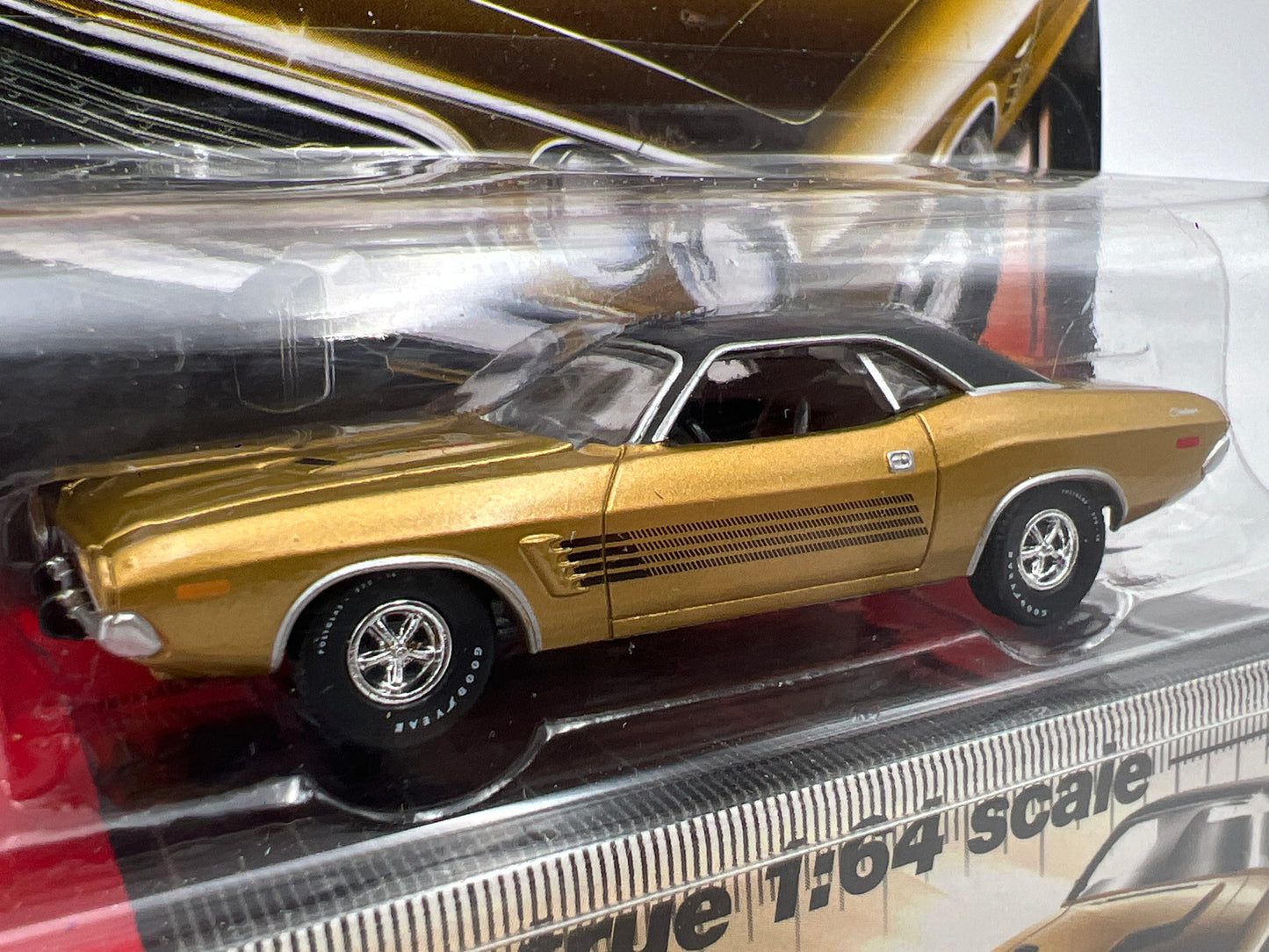 Auto World Vintage Muscle #4 1973 Dodge Challenger Rallye Gold