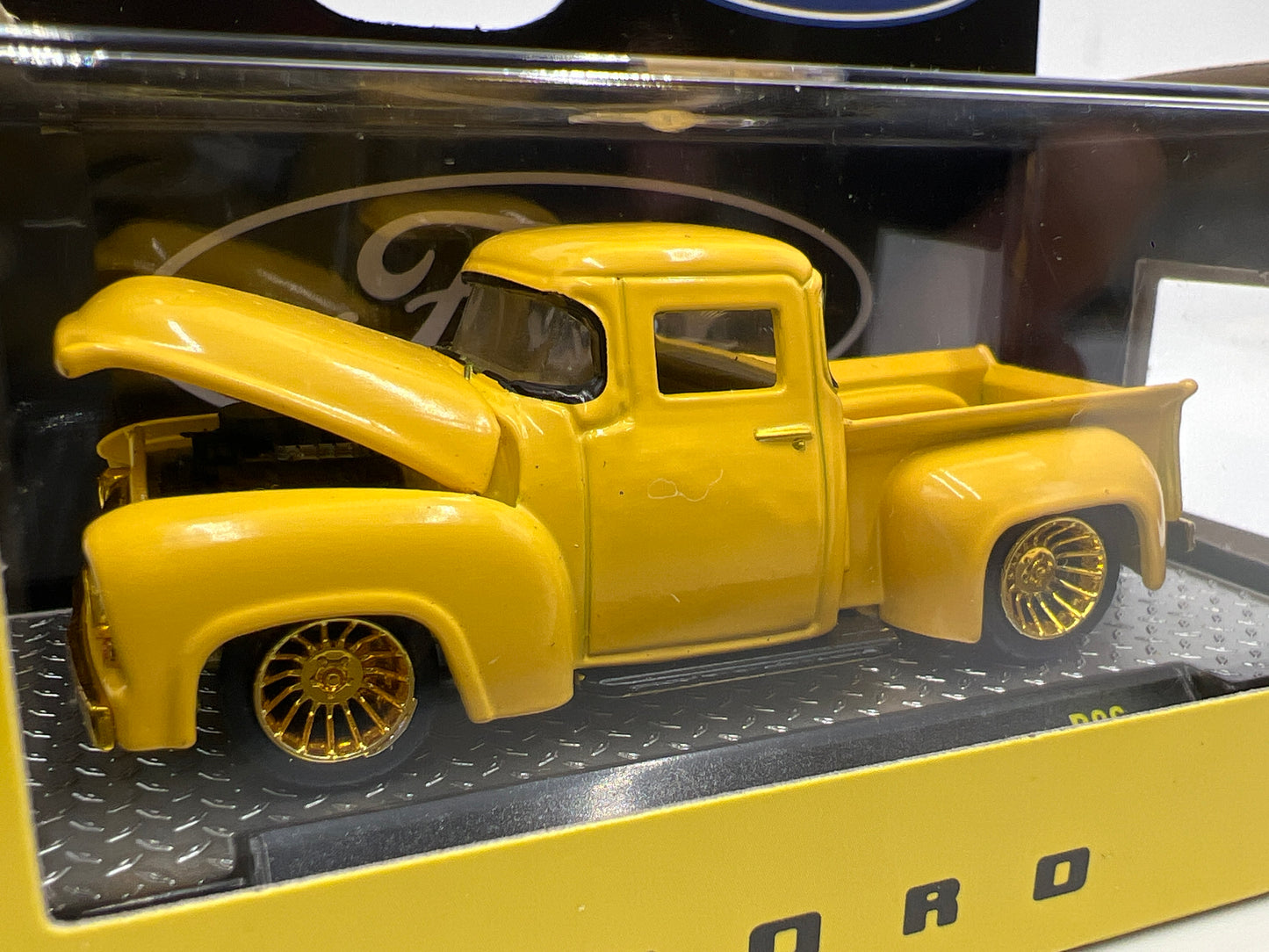 M2 Machines CHASE 1/750 1956 Ford F-100 Truck Custom Yellow R86