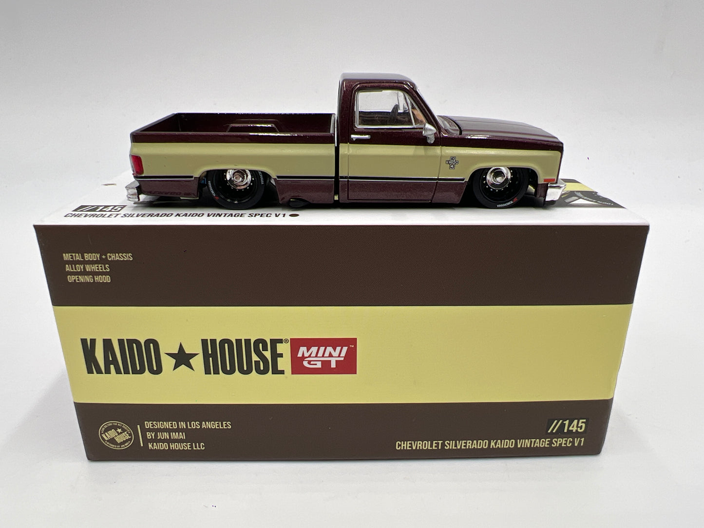 Mini GT x Kaido House #145 Chevrolet Silverado Kaido Vintage Spec V1