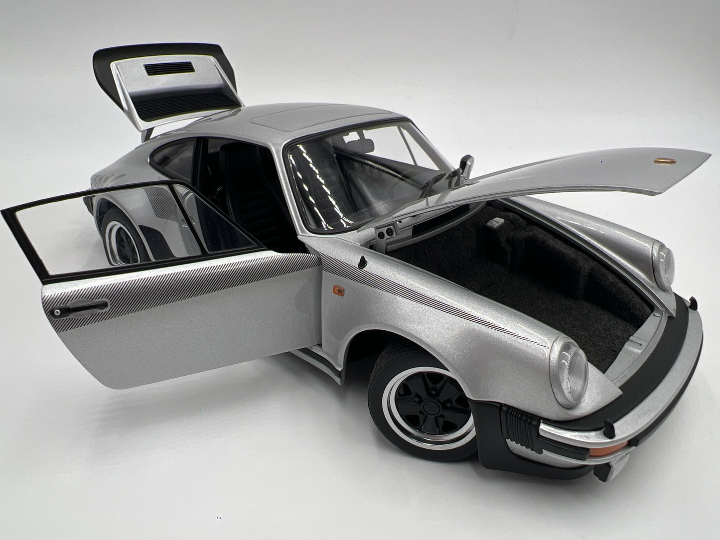 Rare AutoArt 1:18 Scale Porsche 911 930 3.0 Turbo Silver Loose VHTF Exceptional Detail