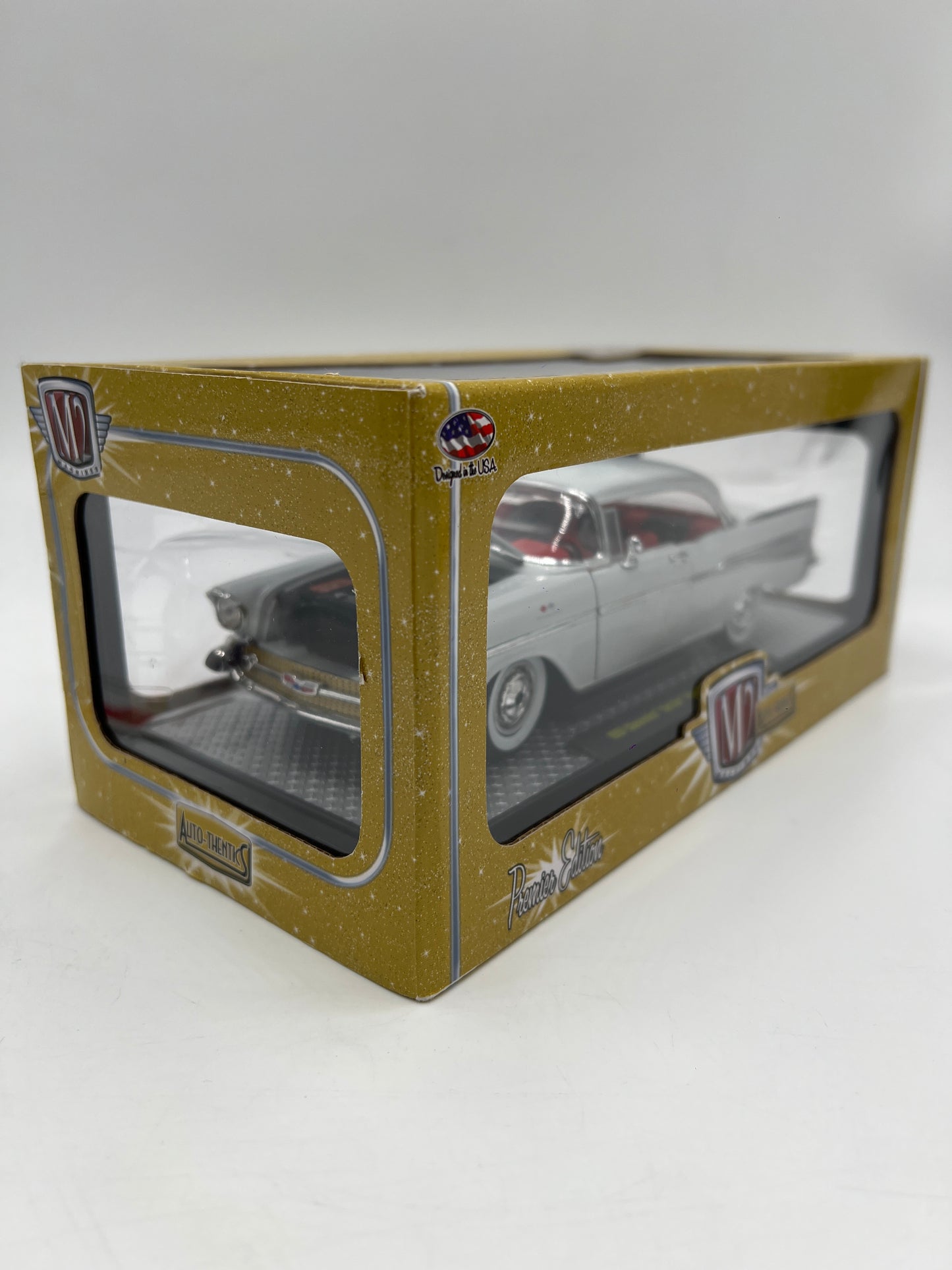 M2 Machines 1/24 Premium Edition Auto-Thentics 1957 Chevrolet Bel Air Hardtop White R49