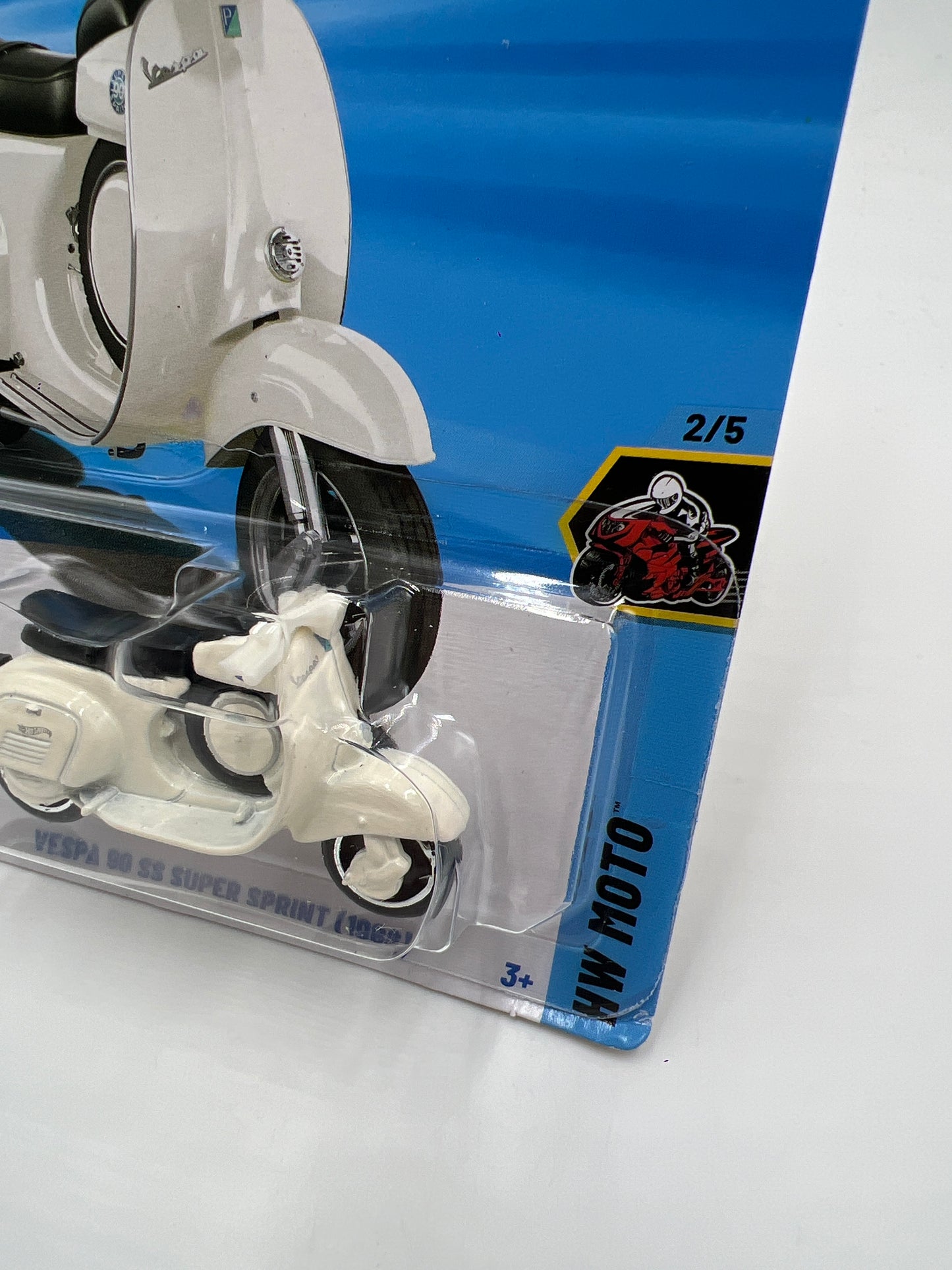 2025 Hot Wheels J Case HW Moto #177 Vespa 90 SS Super Sprint 1966 White Truck 114C