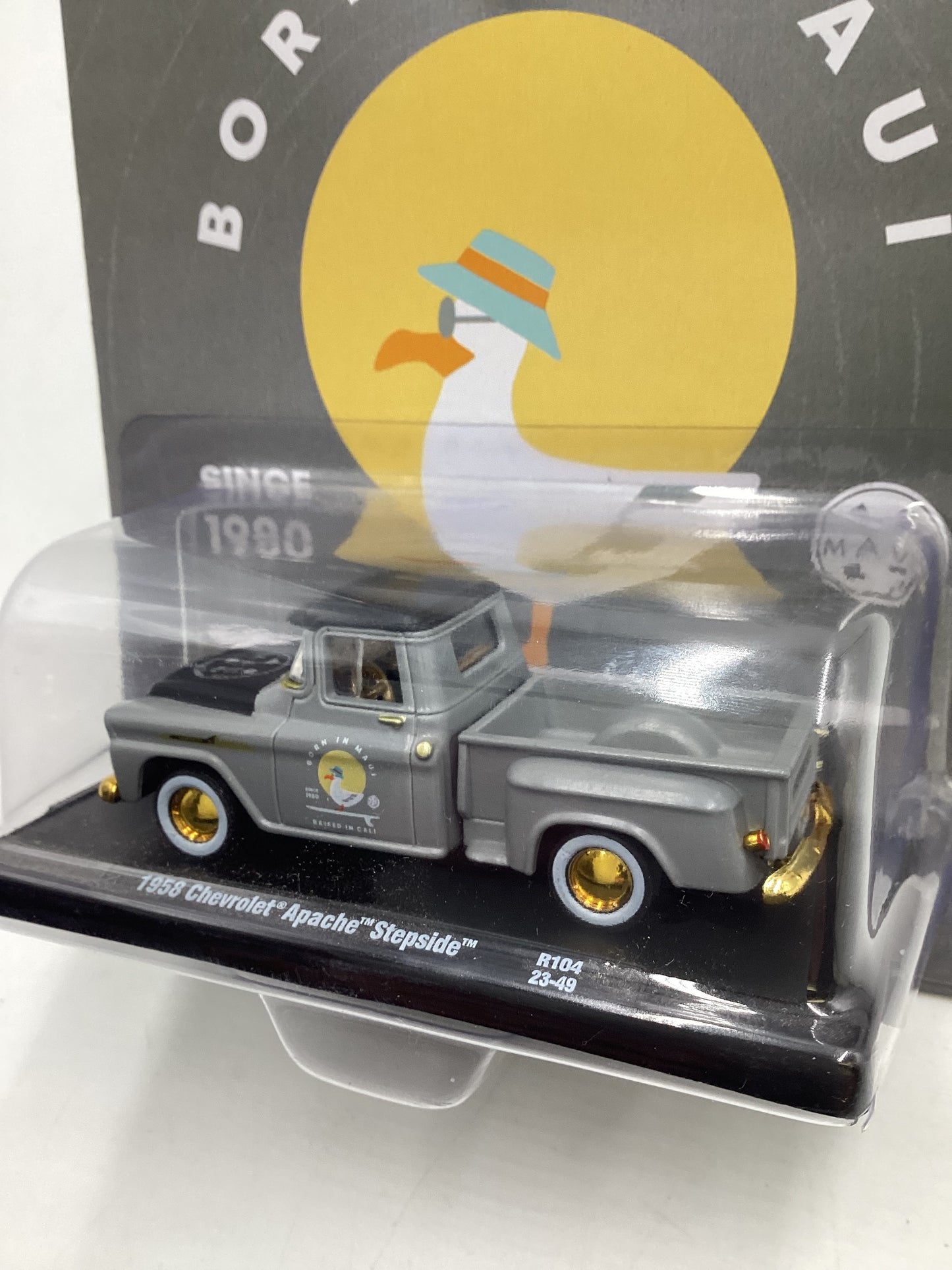 M2 Machines Maui and Sons Chase Cracked Blister 1958 Chevrolet Apache Stepside R104