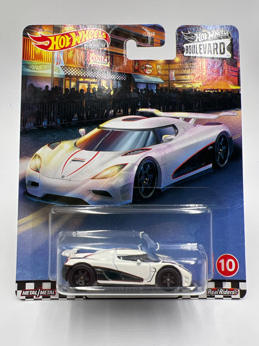 Hot Wheels Premium Boulevard #10 Koenigsegg Agera R White W/Protector