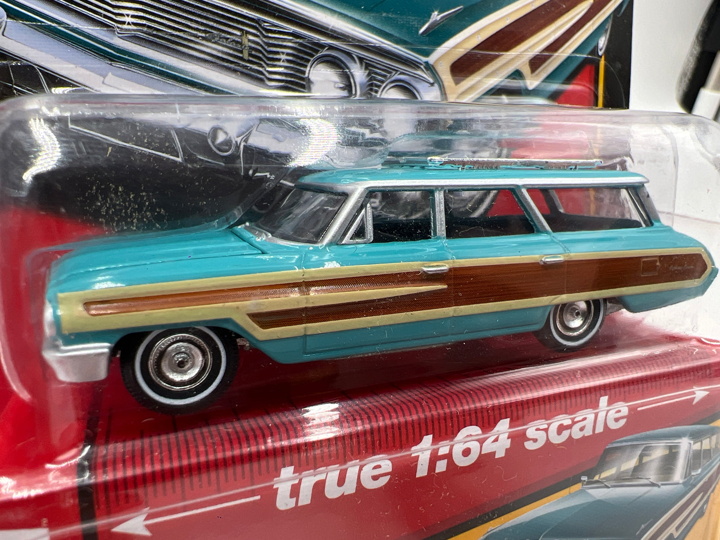 Auto World Muscle Wagons Release 1 Version A 1964 Ford Country Squire Blue