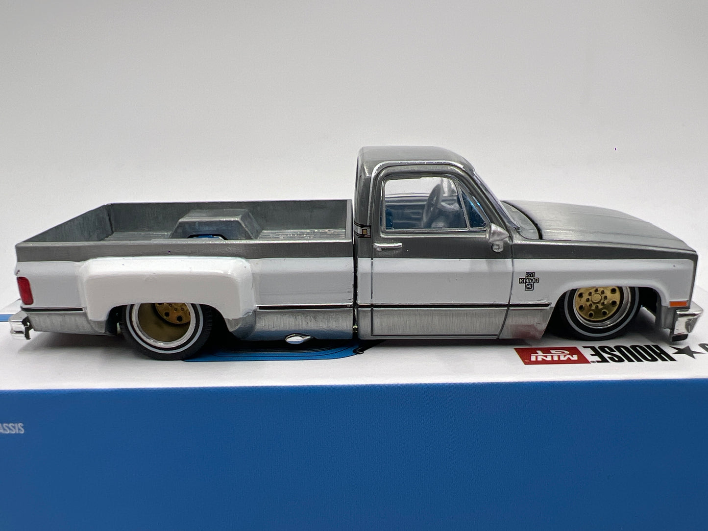 Mini GT Kaido House #192 CHASE Chevrolet Silverado Dually Vintage Spec V1