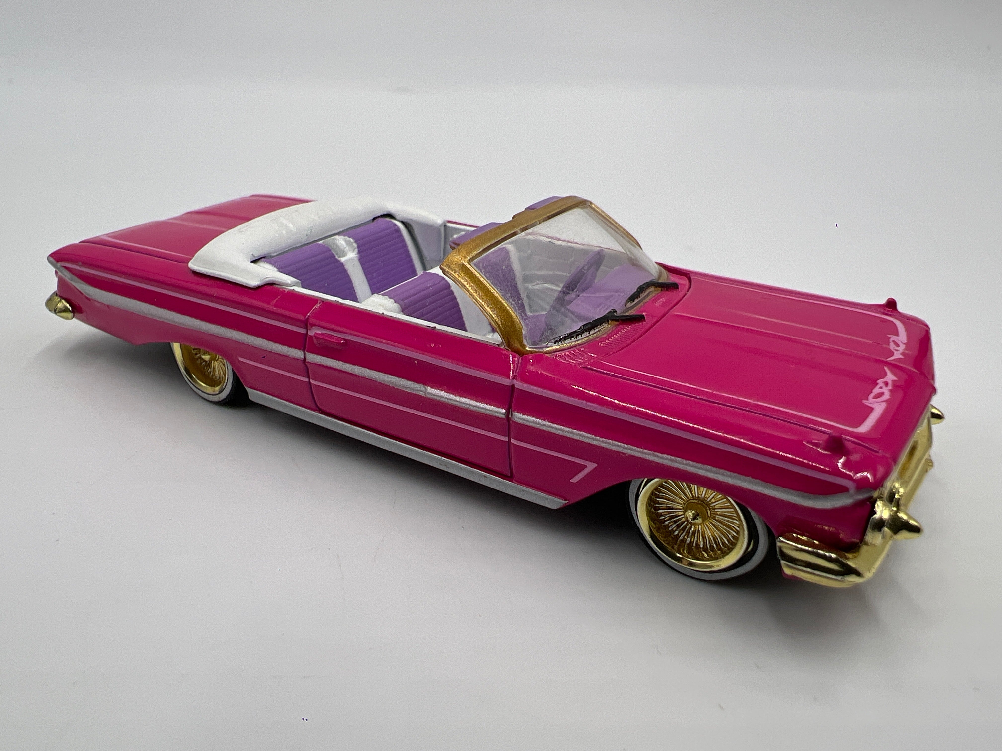 Malibu International Loc Riderz Chevy Impala Pink W/Suspension