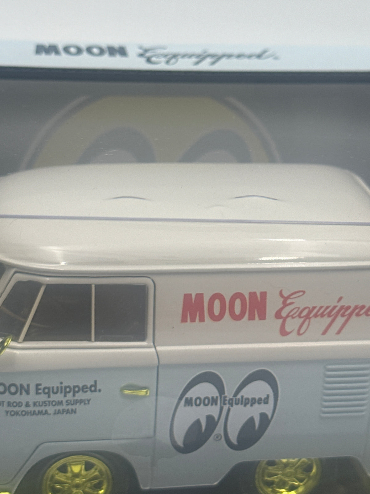 M2 Machines 1/24 CHASE 1960 VW Delivery Van Mooneyes R145