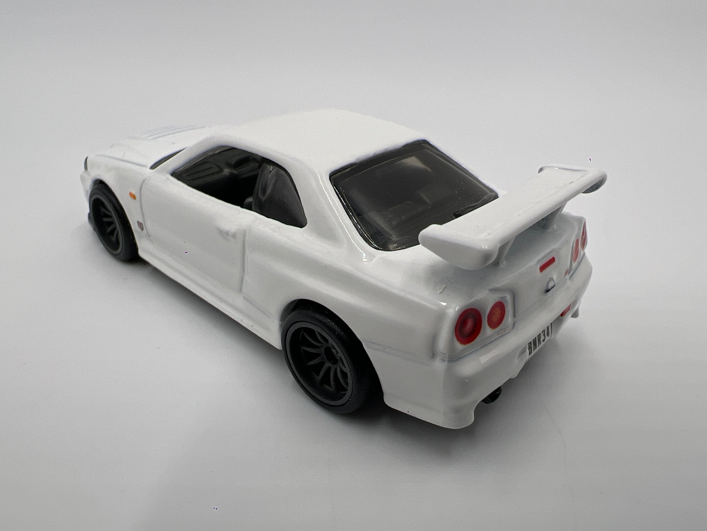 Hot Wheels 1/64 Premium Diorama Set Nissan Skyline GT-R R34 White Loose