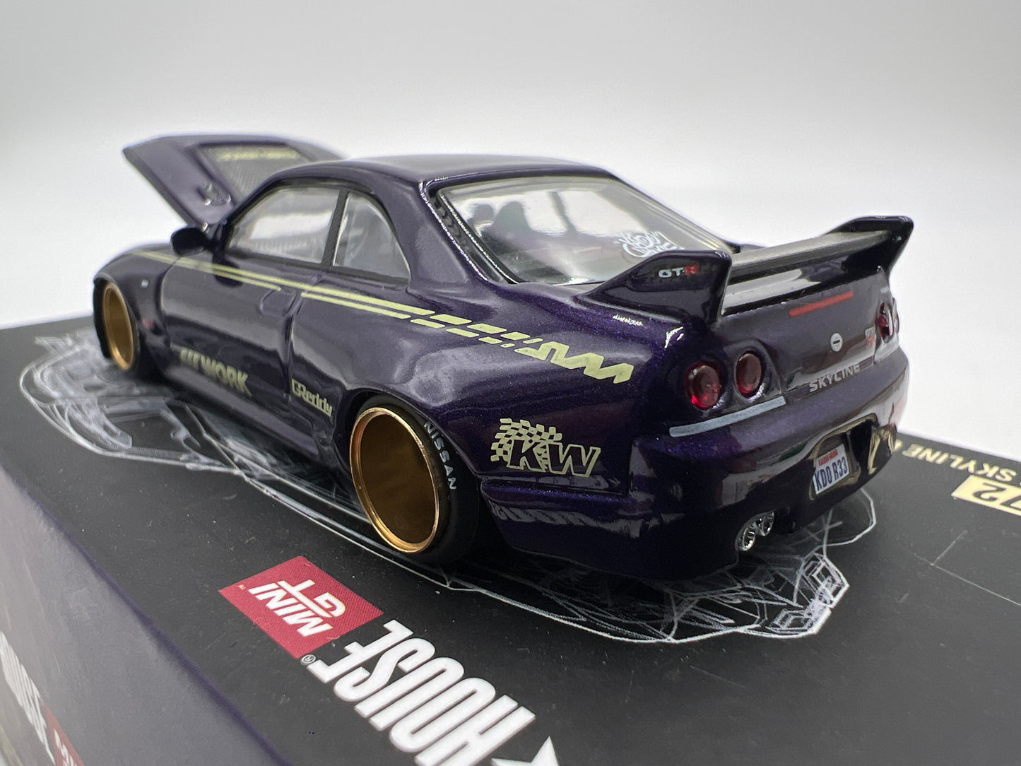 Mini GT Kaido House #072 Nissan Skyline GT-R R33 Kaido Works