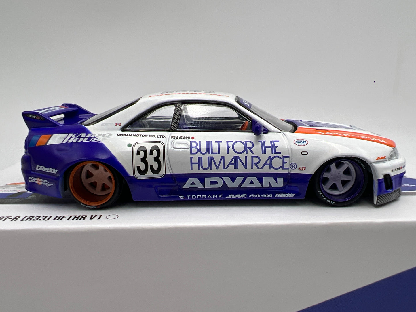 Mini GT Kaido House #213 Nissan Skyline GT-R R33 BFTHR V1