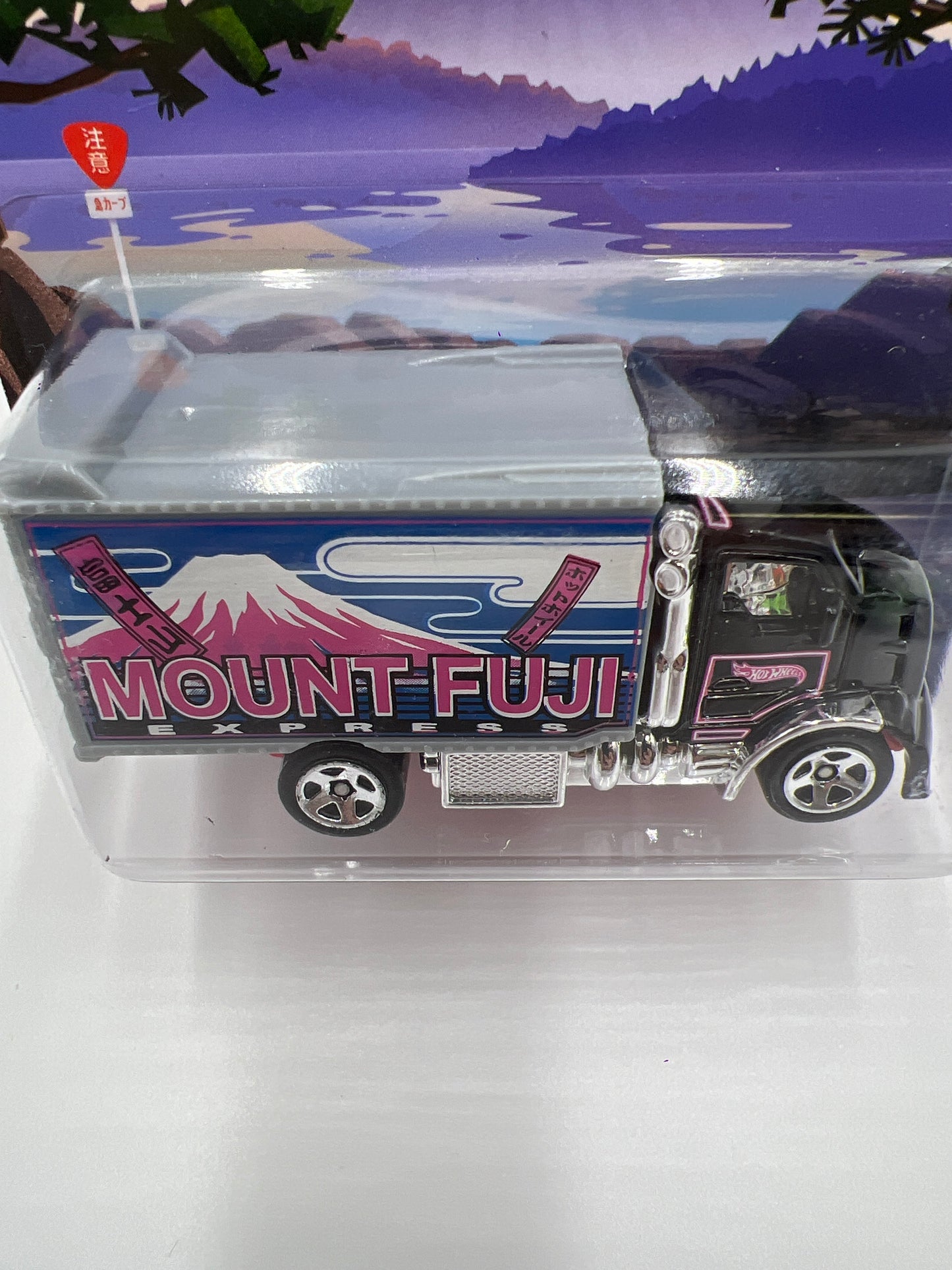 2014 Hot Wheels Road Trippin 7/21 Hiway Hauler 2 Mt. Fuji Touge Road 155A