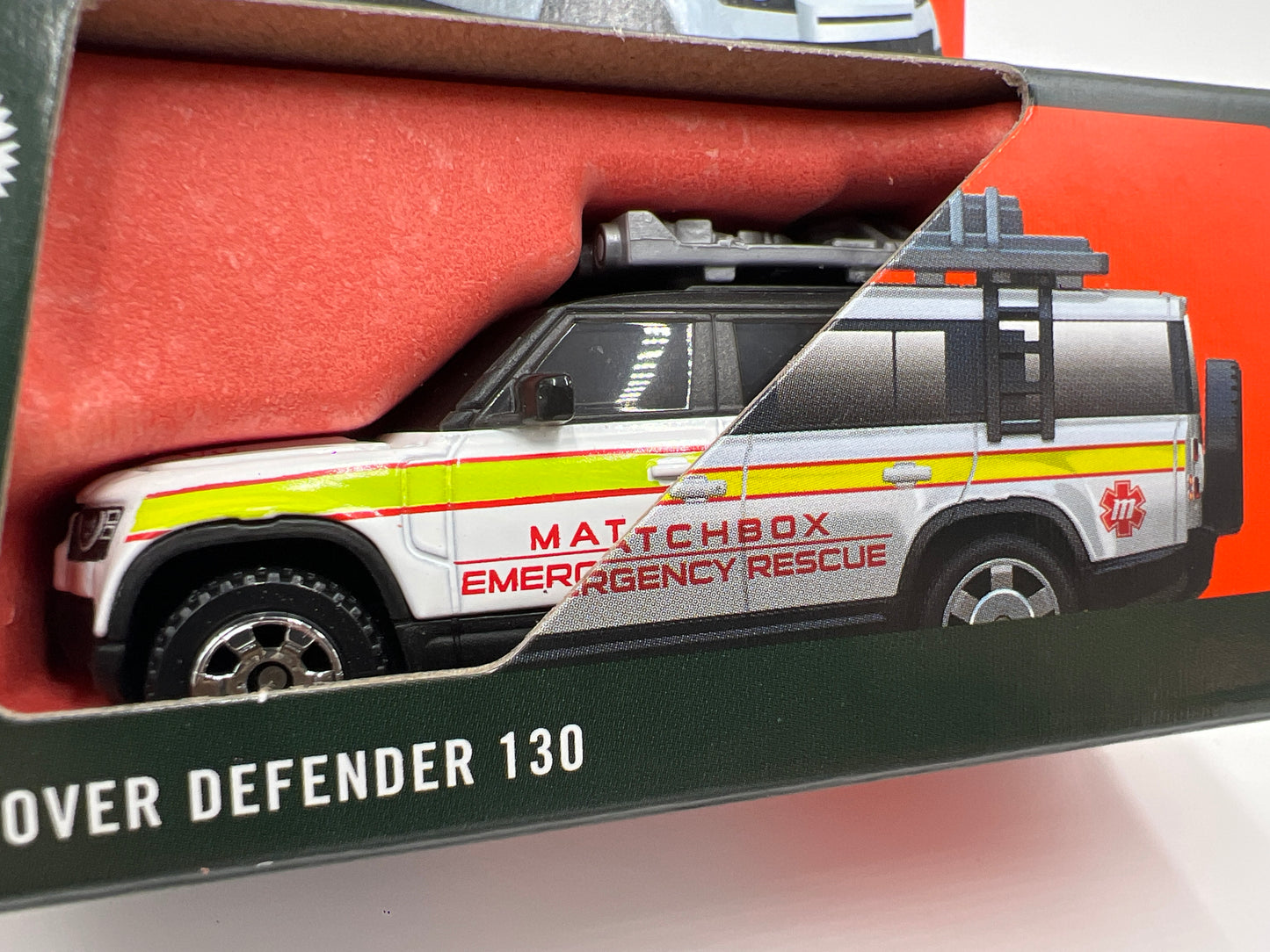 2025 Matchbox Moving Parts #24 Land Rover Defender 130 White 167F