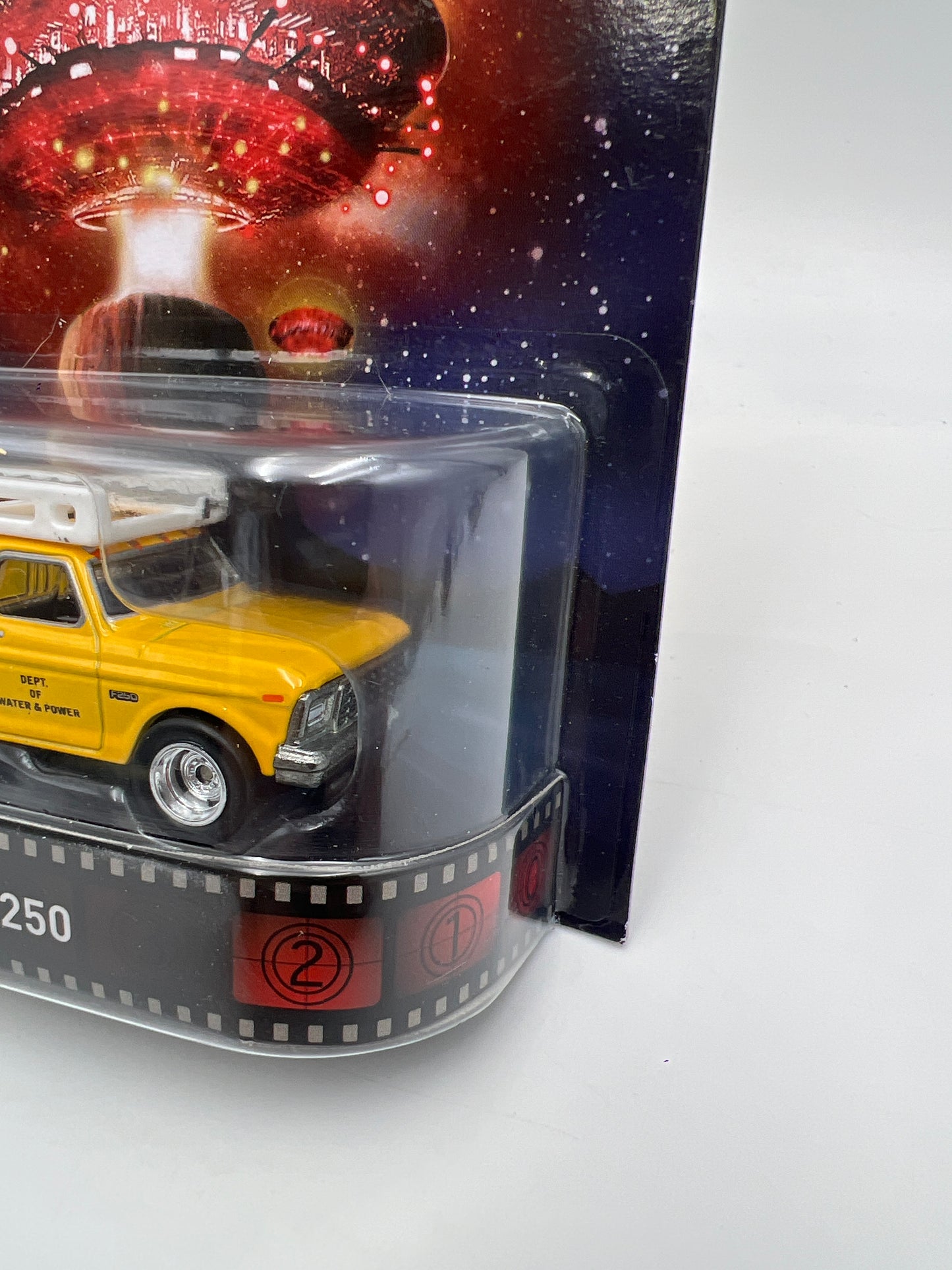 Hot Wheels Retro Entertainment Close Encounters Ford F-250 Yellow W/Protector