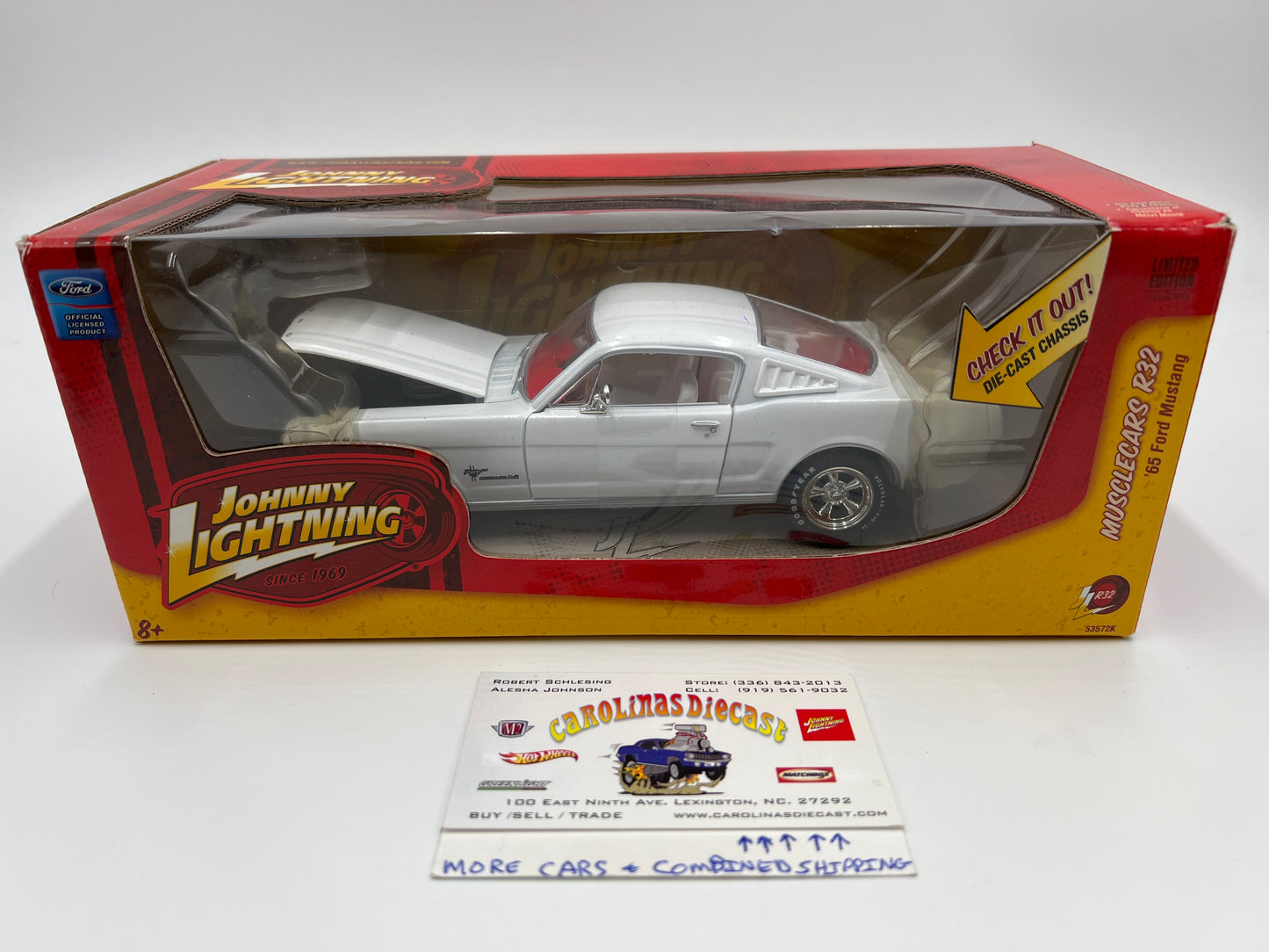 Johnny Lightning 1:24 Scale White Lightning Chase Muscle Cars R32 65 Ford Mustang White VHTF