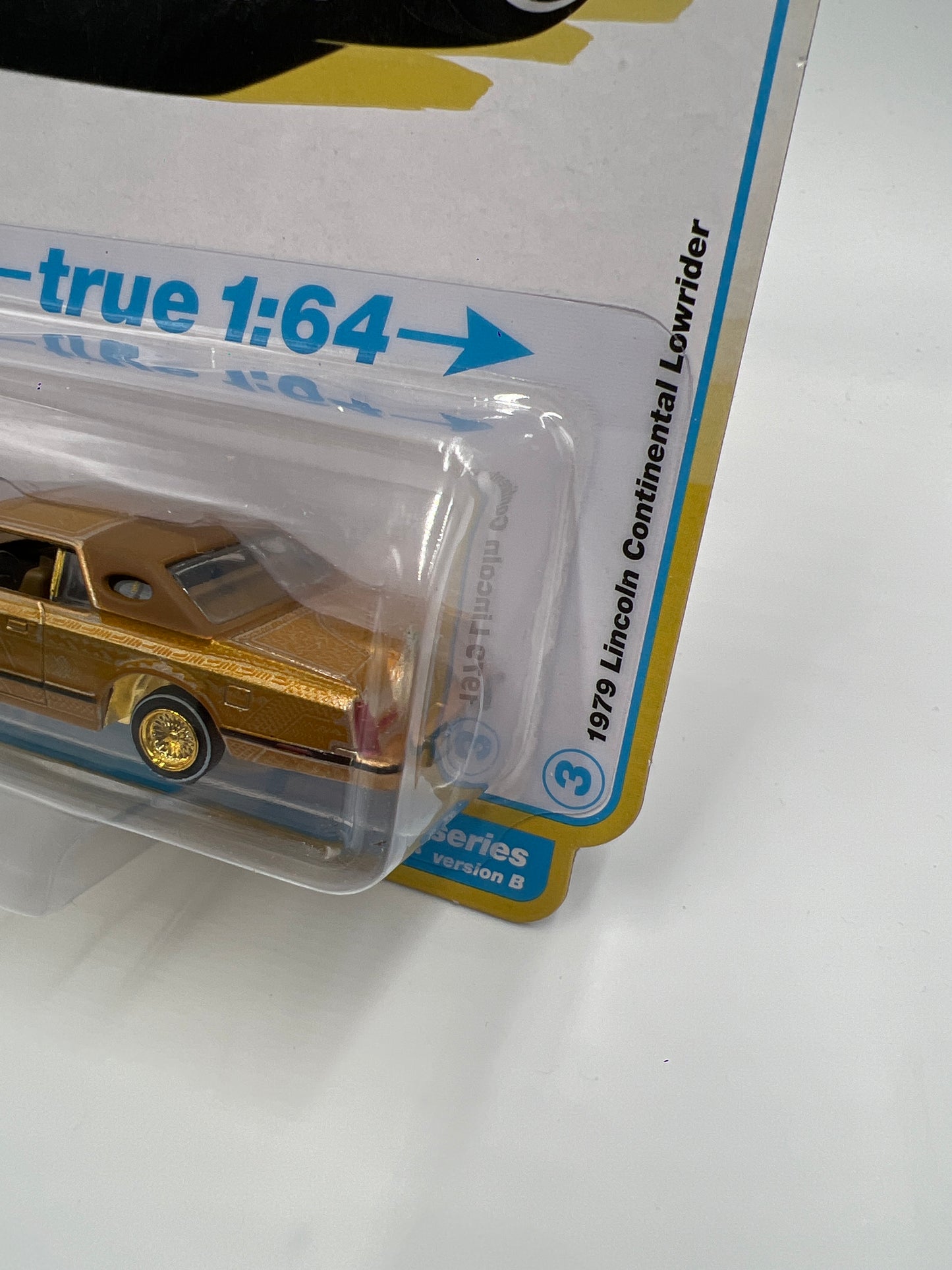 Auto World Luxury Cruisers Release 6 Version B 1979 Lincoln Continental Lowrider Gold 184C