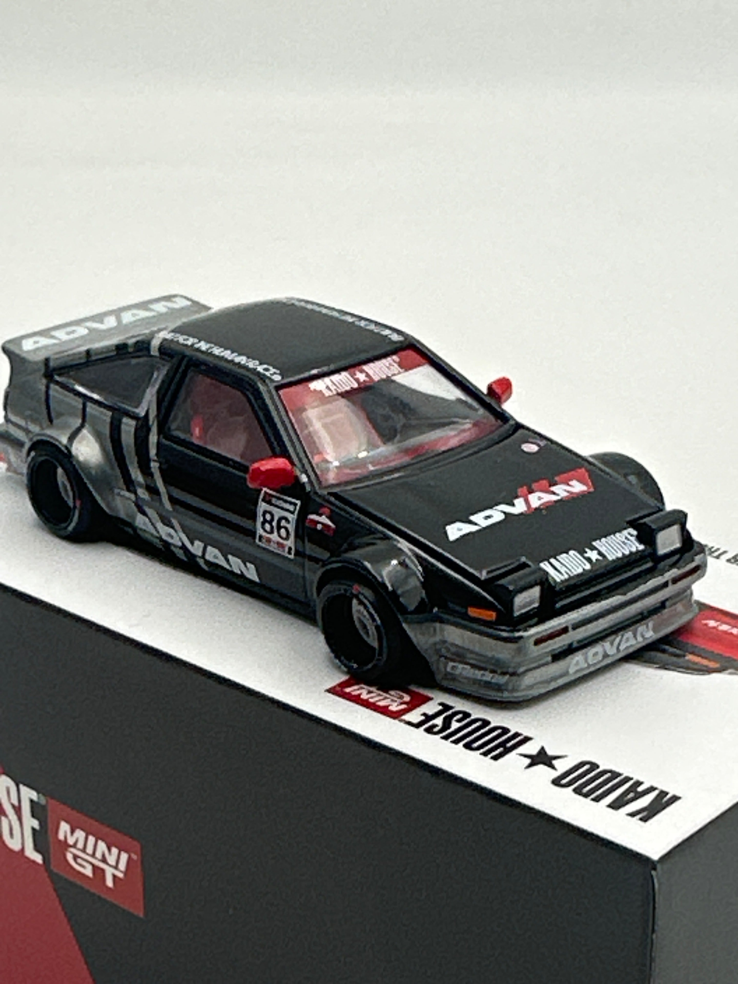 Mini GT Kaido House #214 Toyota AE86 Sprinter Trueno Kaido Advan