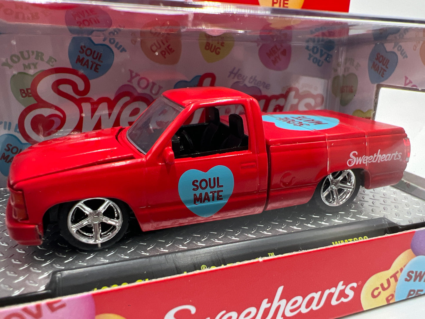 M2 Machines Walmart Exclusive Sweethearts 1992 Chevrolet C1500 SS 454 Red WMTS22