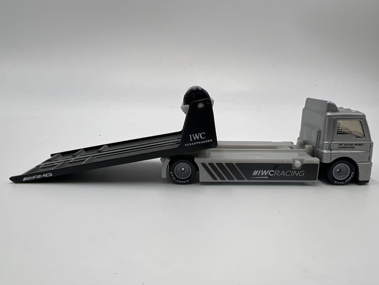 Hot Wheels 1/64 Premium Team Transport #48 16 Mercedes AMG GT3 & Fleet Street Silver Loose