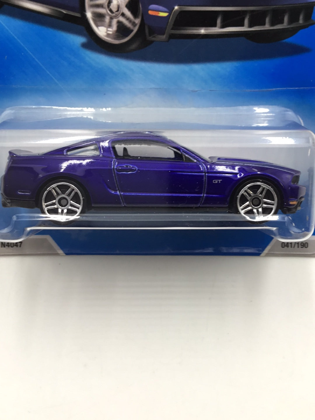 2009 Hot Wheels #41 2010 Ford Mustang GT Blue JJ3