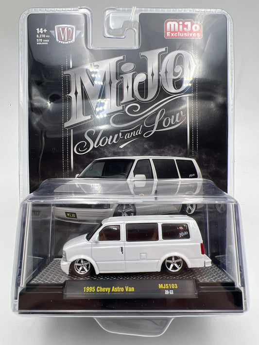 M2 Machines MJS103 MiJo Exclusives Slow And Low 1995 Chevy Astro Van White