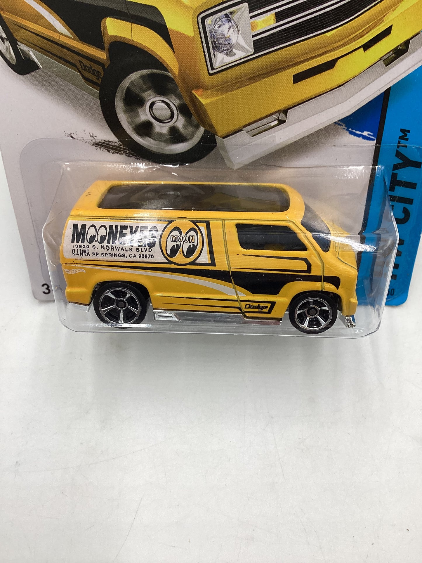 2015 Hot wheels HW City #20 Custom 77 Dodge Van Mooneyes 43D