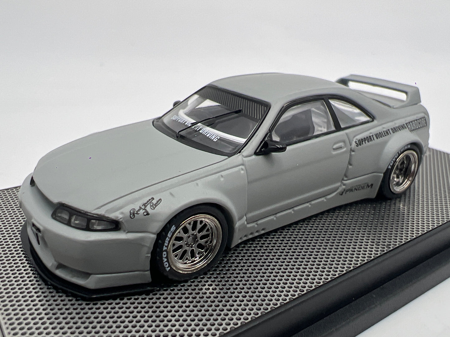Inno64 1/64 Nissan Skyline GT-R R33 Pandem/Rocket Bunny Primer Gray