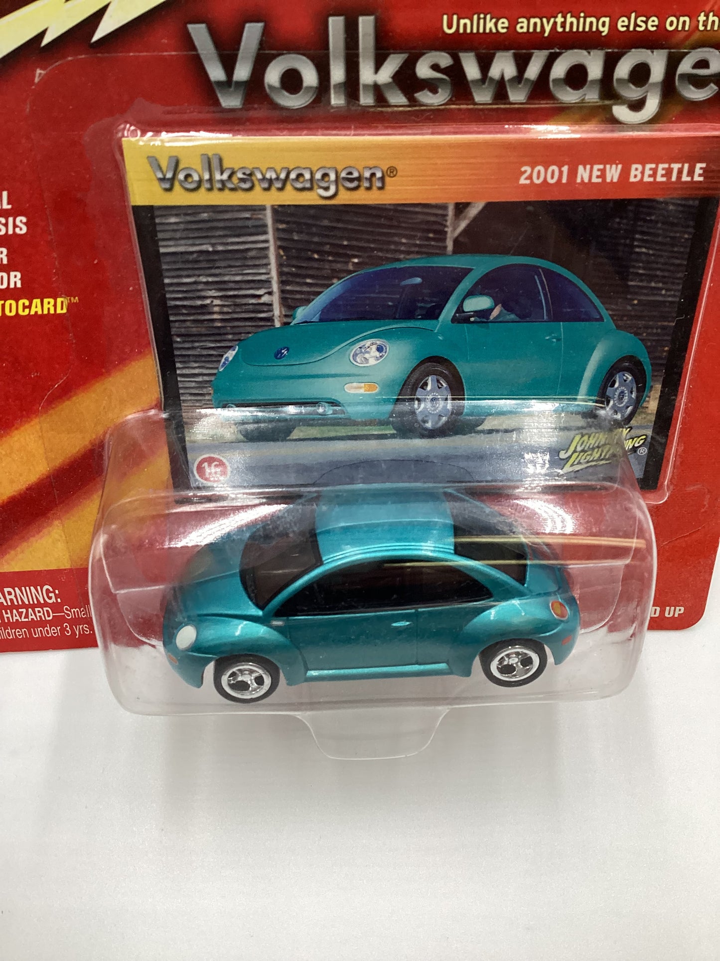 Johnny Lightning Volkswagen 2001 Volkswagen New Beetle 218B