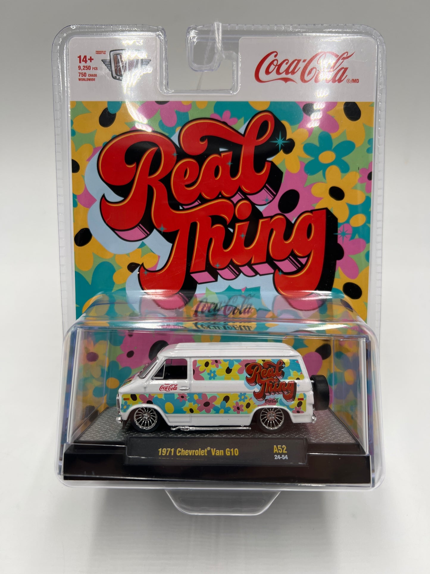 M2 Machines Coca Cola Real Thing 1971 Chevrolet Van G10 White A52 194D