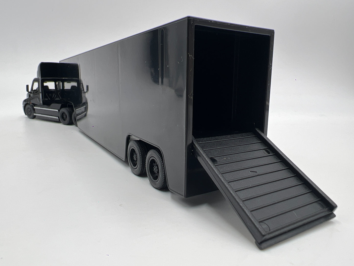Kinsmart 1/62 Scale Freightliner eCascadia W/Container Black