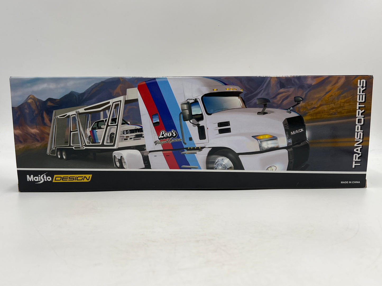 Maisto Design 1/64 Transporters Mack Anthem & 1993 Chevrolet 454 SS Pick-Up Black