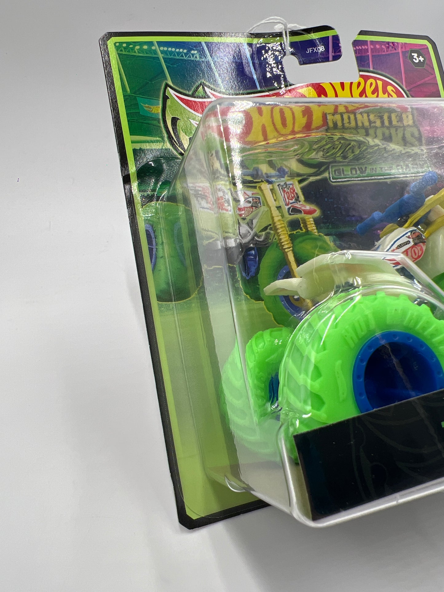 Hot Wheels Monster Trucks Glow In The Dark Tri-To-Crush-Me 130B