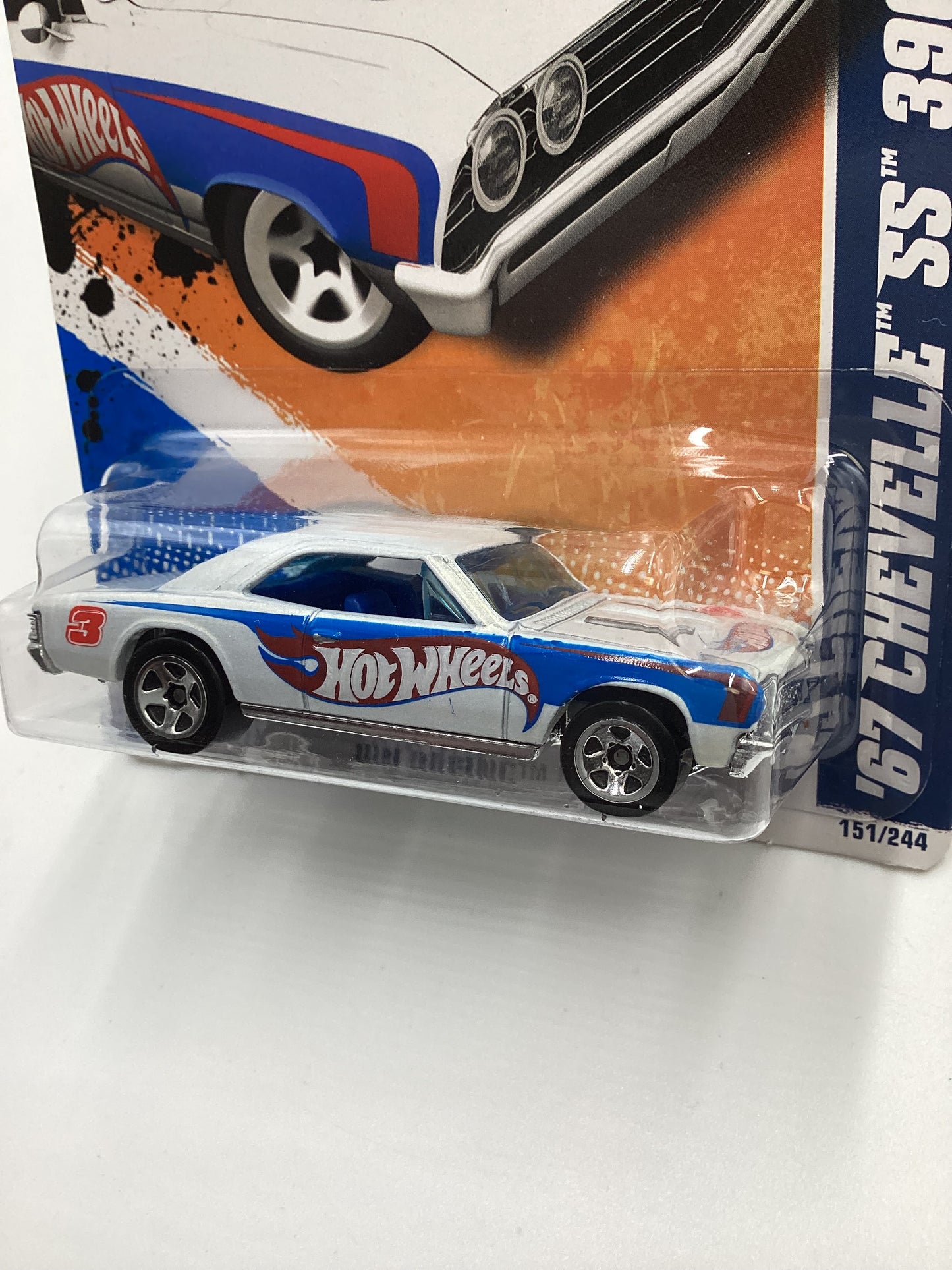 2011 Hot wheels #151 67 Chevelle SS 396 White Green Lantern Card 10B