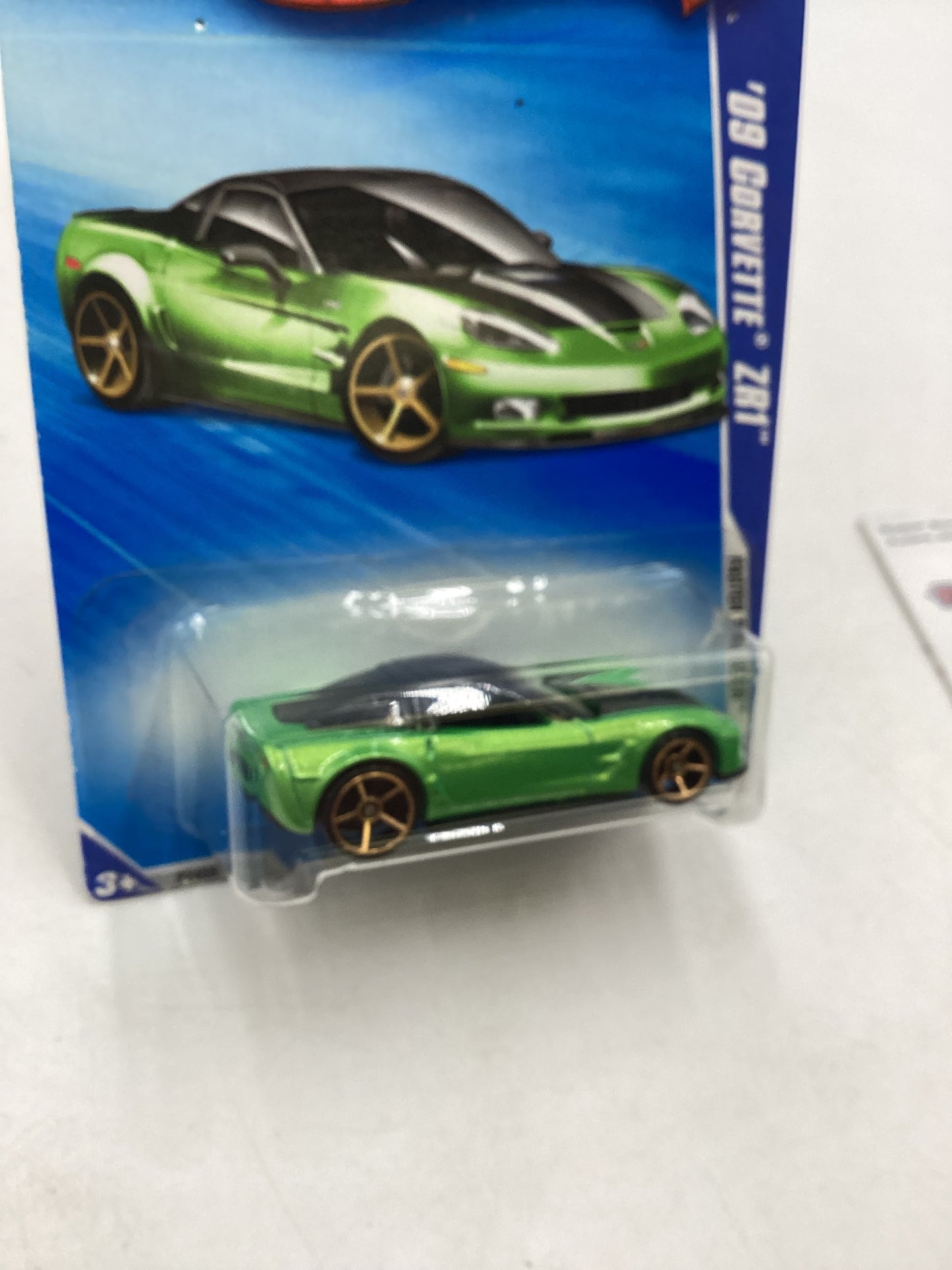 2009 Hot Wheels #135 09 Corvette ZR1 Green Pin Holes in Card 18D