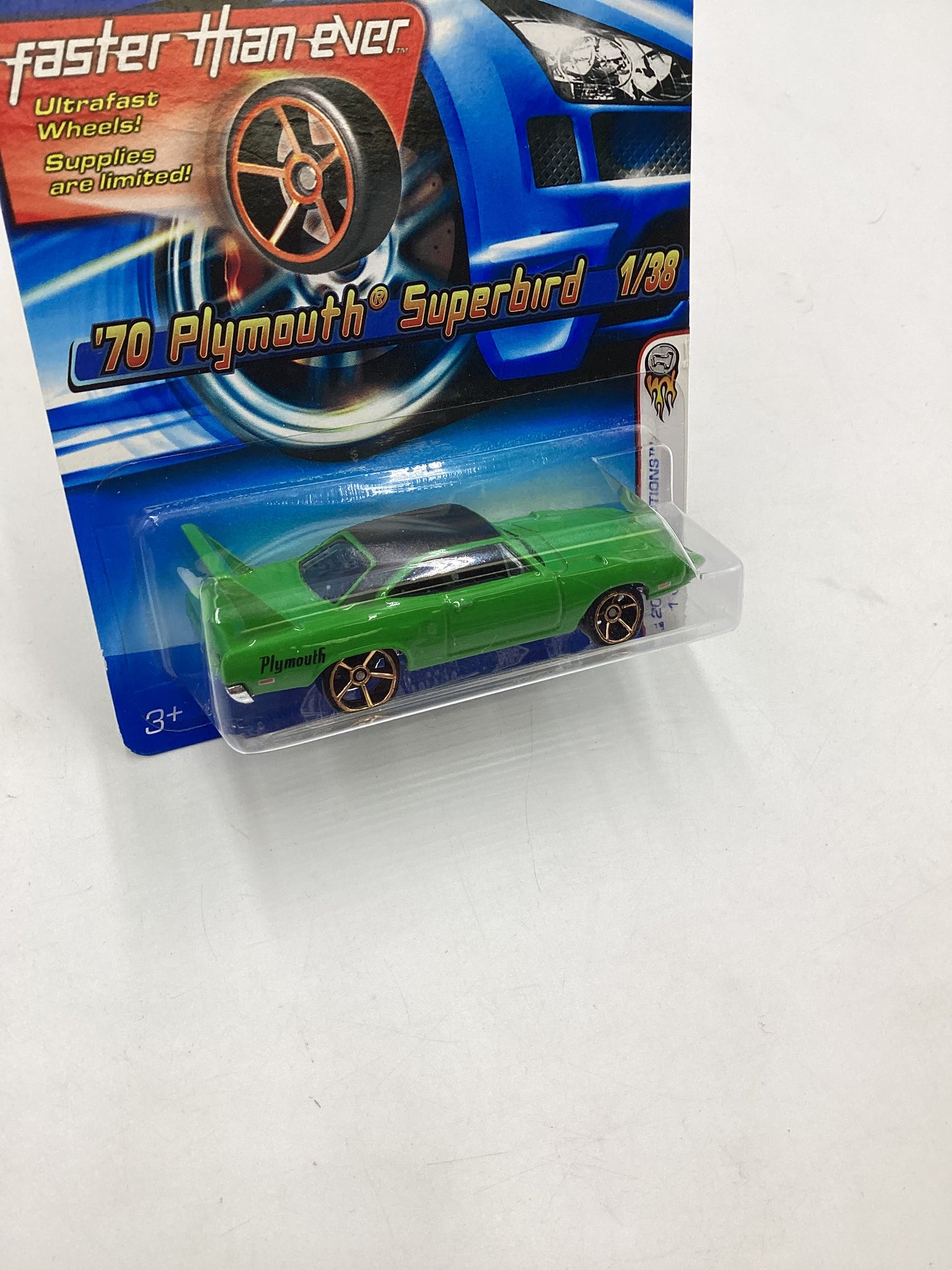 2006 Hot Wheels First Editions #001 70 Plymouth Superbird green FTE 37D *Vein on Card*