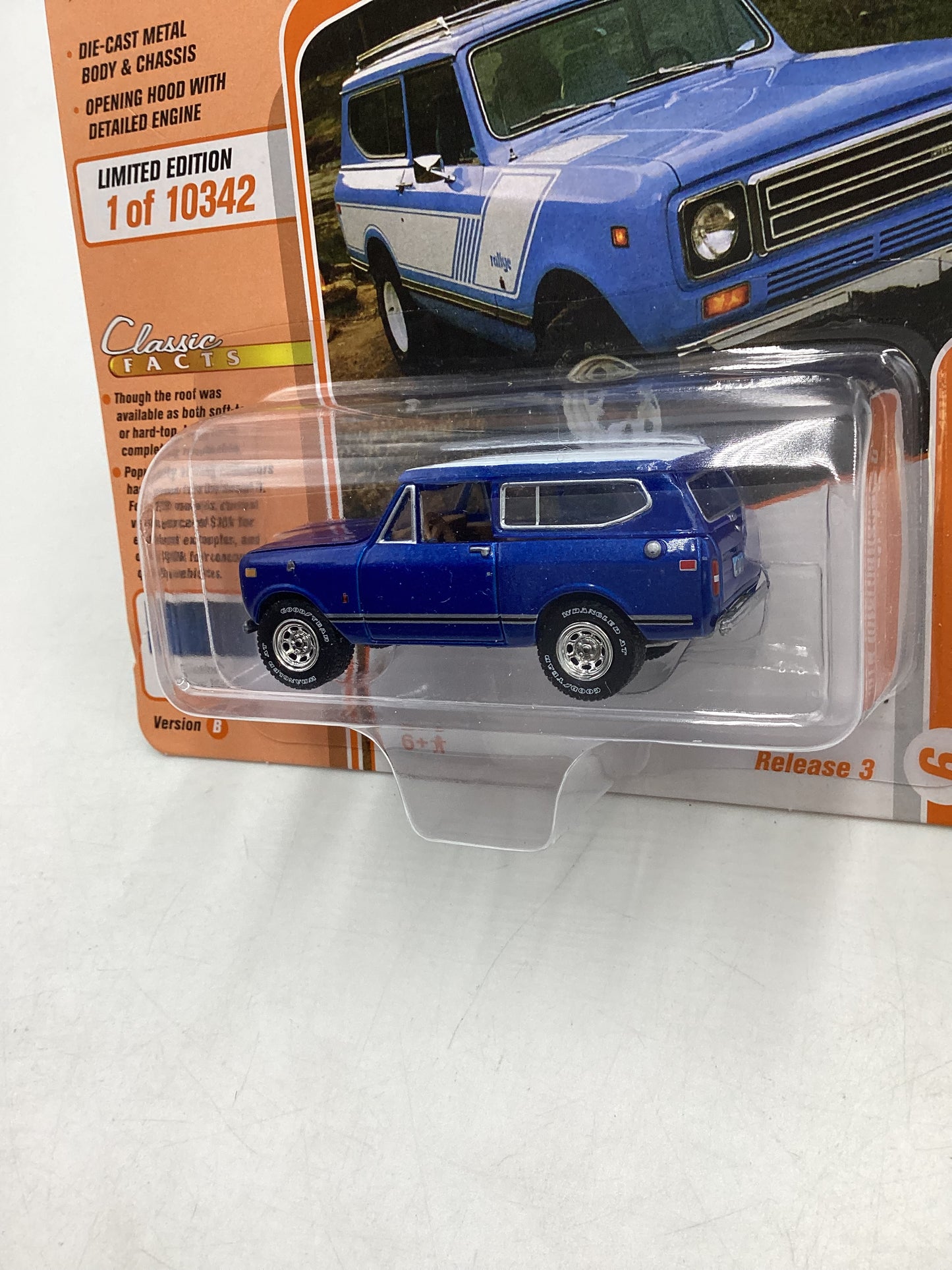 Johnny Lightning Classic Gold Collection 1979 International Scout II 219B