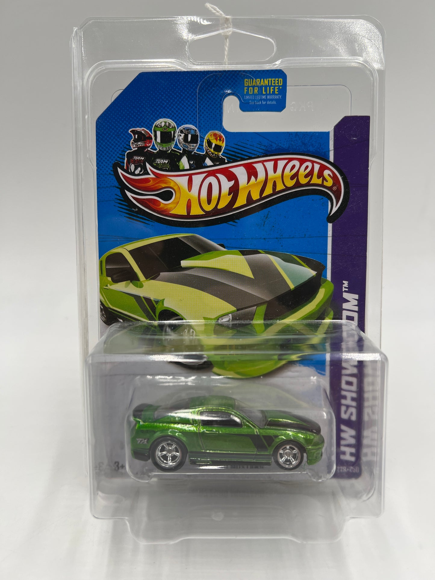 2013 Hot Wheels Super Treasure Hunt #229 07 Ford Mustang Green W/Protector