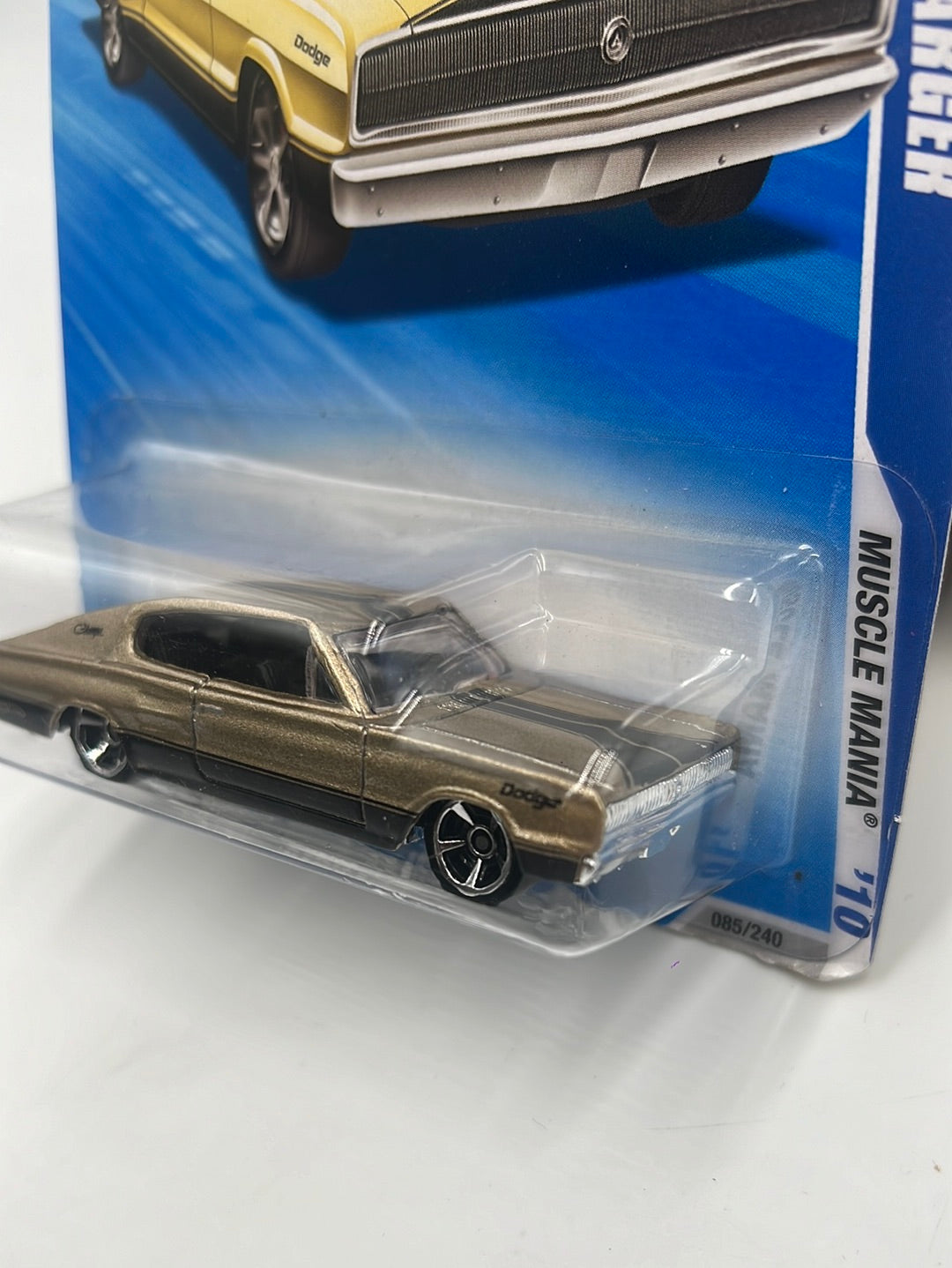 2010 Hot Wheels Hot Auction ‘67 Dodge Charger Champagne 85/240 38D