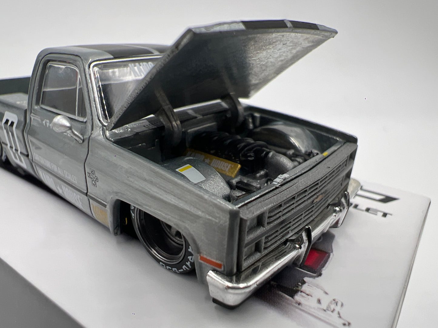 Mini GT Kaido House #160 CHASE Chevrolet Silverado Kaido V2