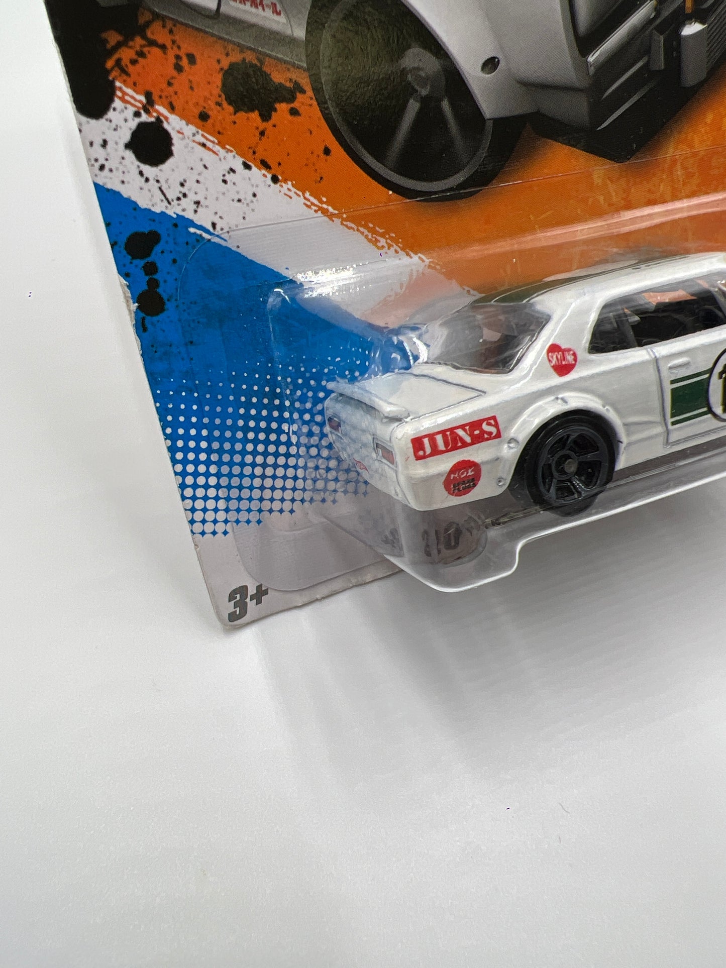 2011 Hot Wheels New Models #33 Nissan Skyline H/T 2000GT-X White Card Not Perfect 79B