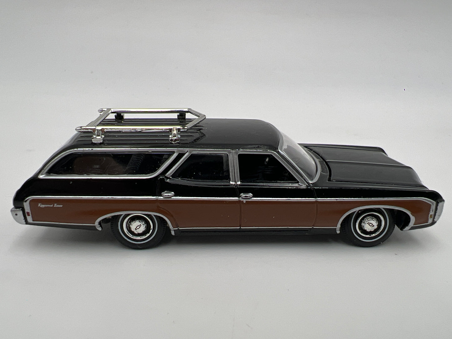 Auto World 1/64 Muscle Wagons 1969 Chevy Kingswood Estate Black Loose