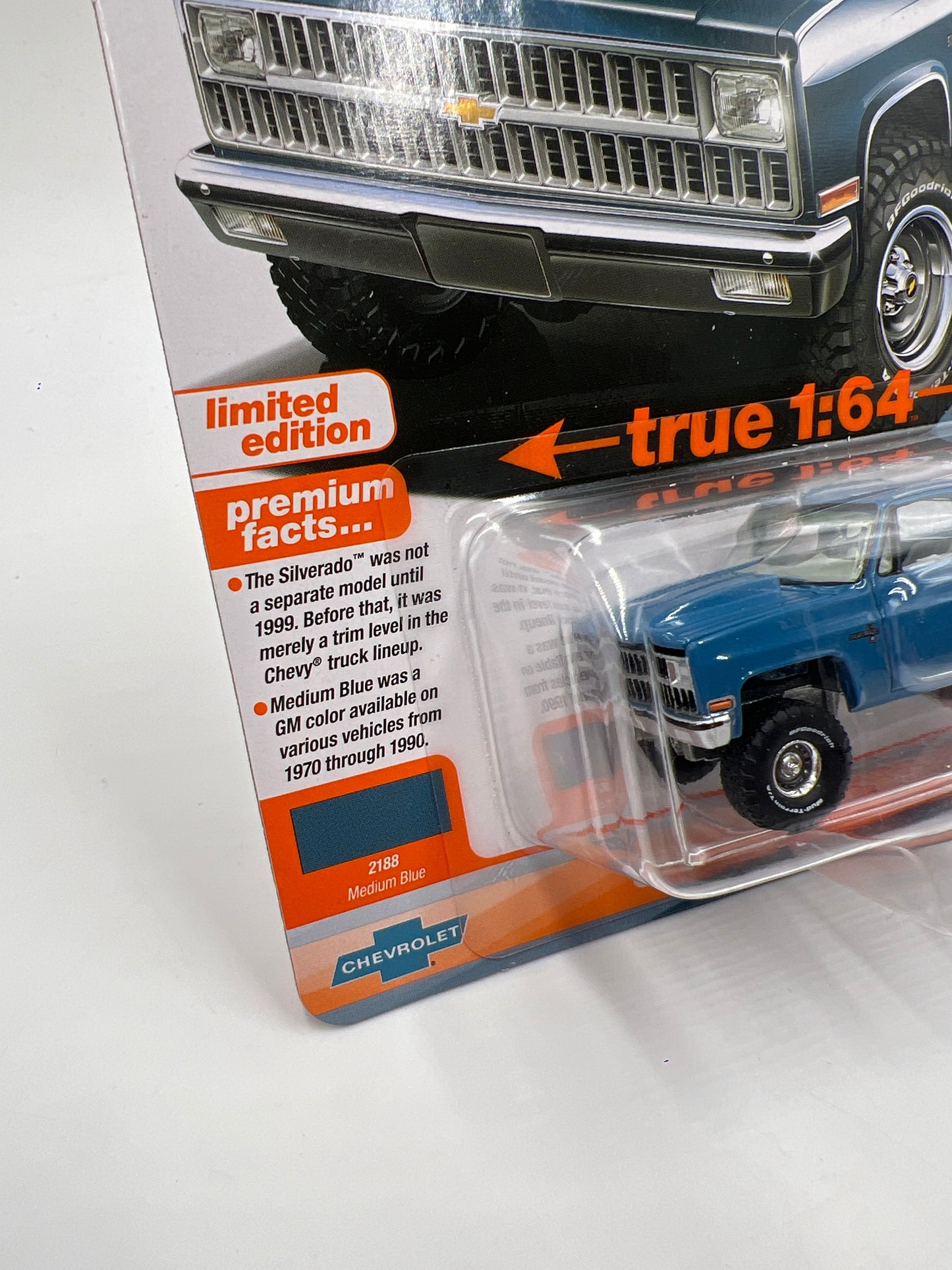 Auto World Muscle Trucks Release 3 Version A 1981 Chevy Silverado Stepside Blue 185B
