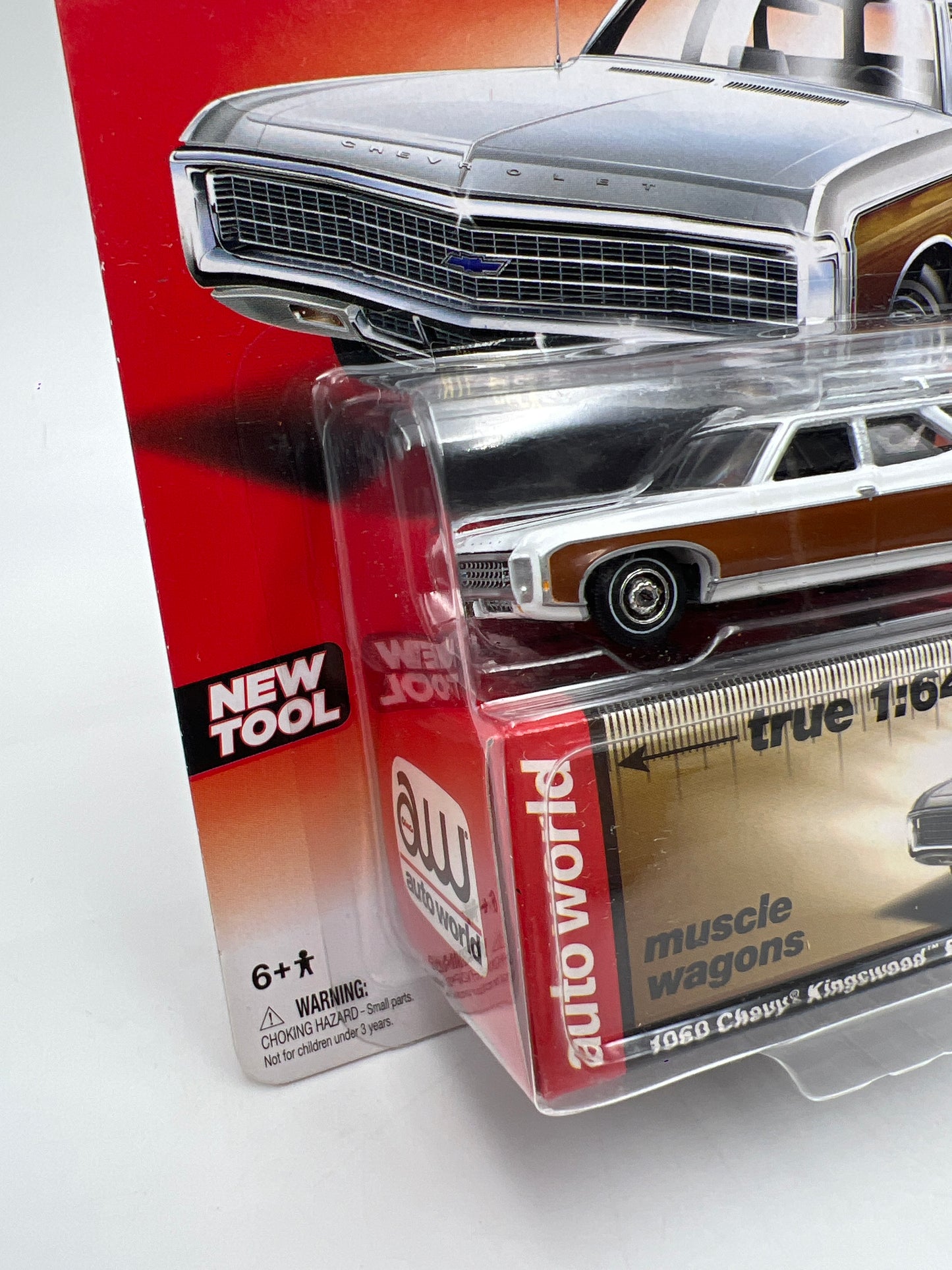 Auto World Muscle Wagons #6 1969 Chevy Kingswood Estate White