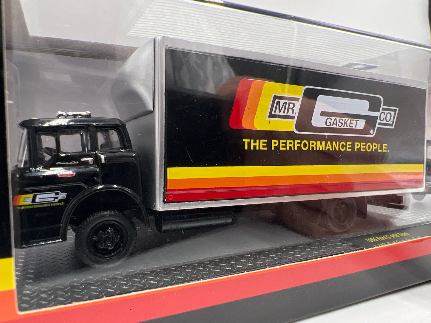 M2 Machines Auto Haulers Walmart Exclusive Mr Gasket 1966 Ford C-950 & 1965 Econoline Truck S41